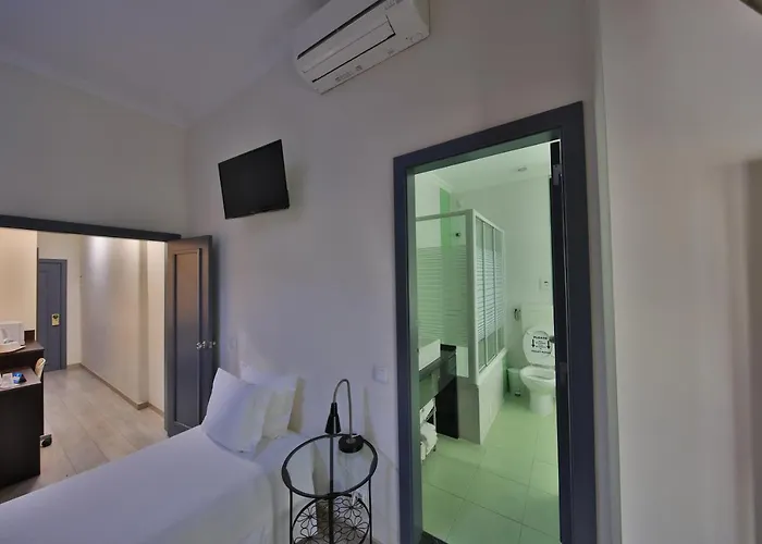 Affittacamere Pensao Praca Da Figueira 3*