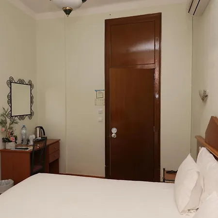 Pensao Praca Da Figueira Гостевой дом 3*