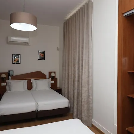 Pensao Praca Da Figueira Гостевой дом 3*