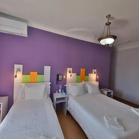 Гостевой дом Pensao Praca Da Figueira 3*