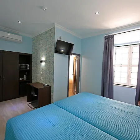 Гостевой дом Pensao Praca Da Figueira 3*