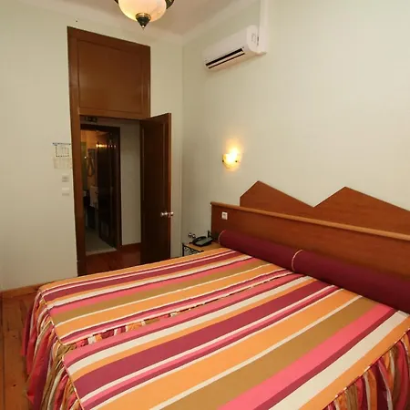 Pensao Praca Da Figueira Гостевой дом 3*