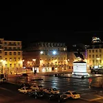 Pensao Praca Da Figueira Гостьовий будинок Лісабон